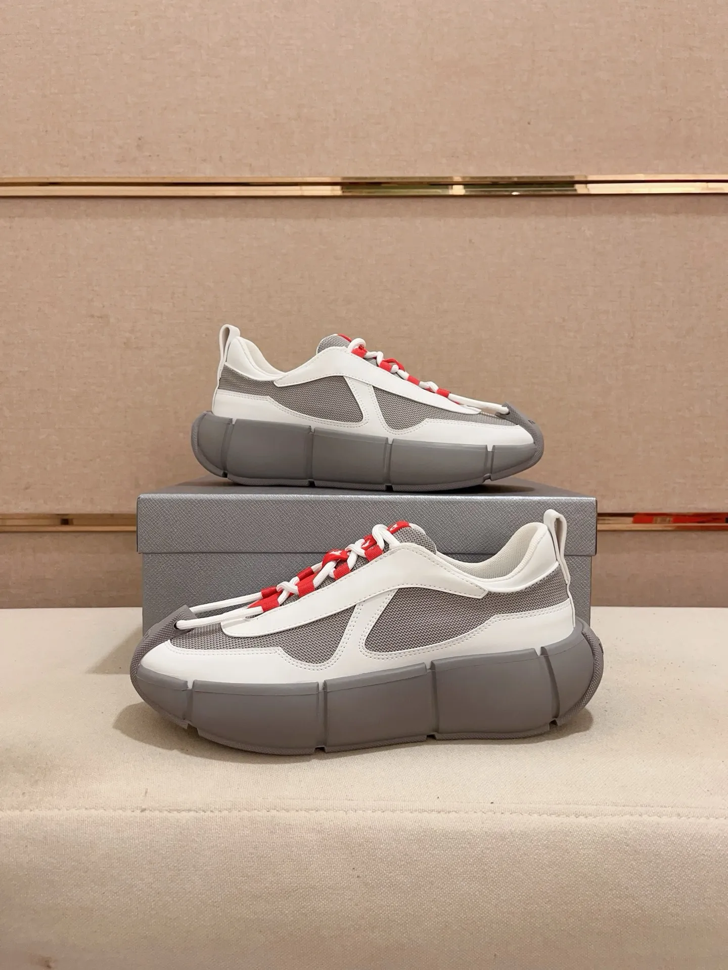 Men's shoes 💰 540💰 ✔️✔️✔️High version High-quality new PRADA (Prada) counters are launched simultaneously, new men's shoes, 😘fabrics are selected from first-layer cowhide. Lining: imported elastic mesh➕cowhide lining. 👍🏿High-end☄️Open-molded non-slip rubber outsole, exquisite lines, simple and elegant, comfortable and high-end for leisure travel. Number of yards: 38 to 44. (Can be customized for 45 non-refundable)